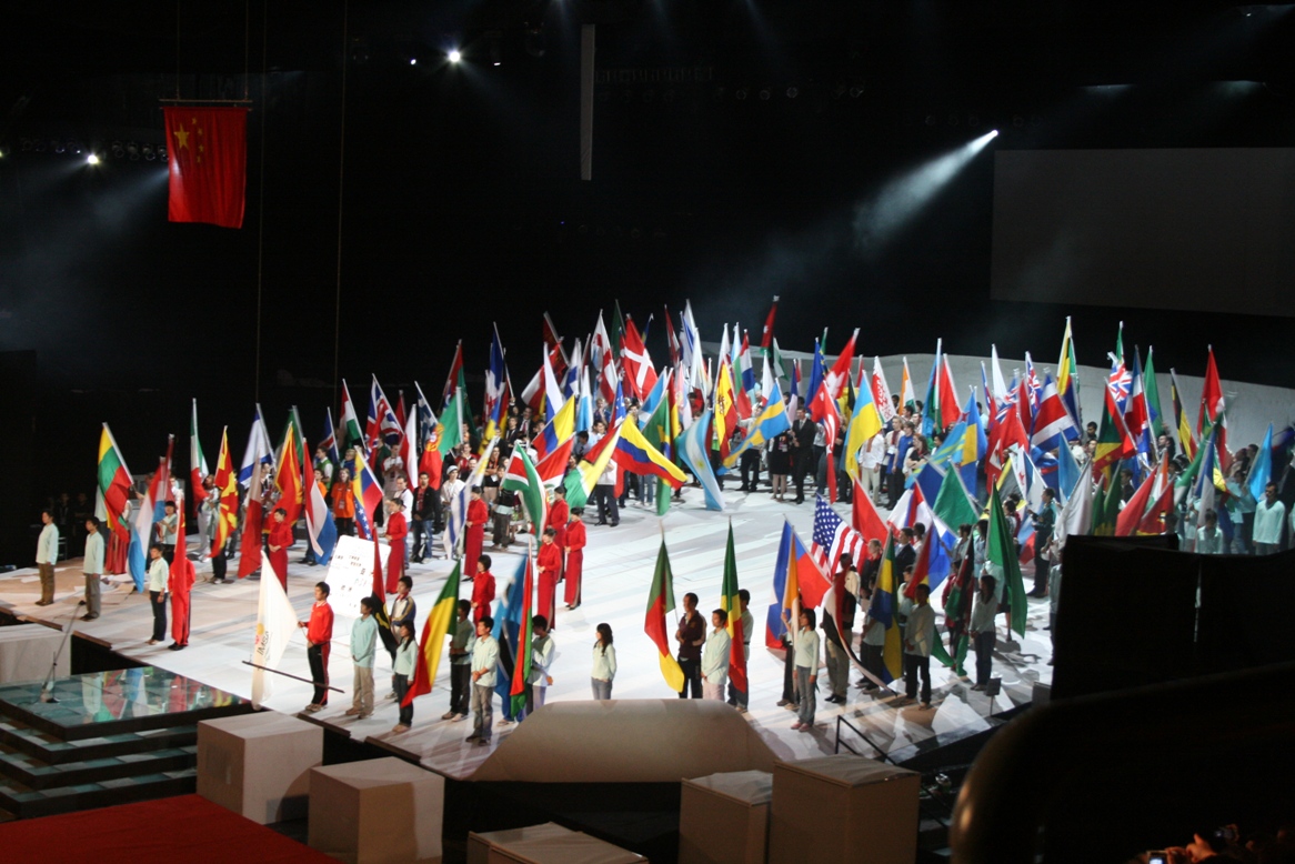 Toutes les délégations avec les drapeaux